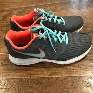 Nike running shoes womens sz 10.5